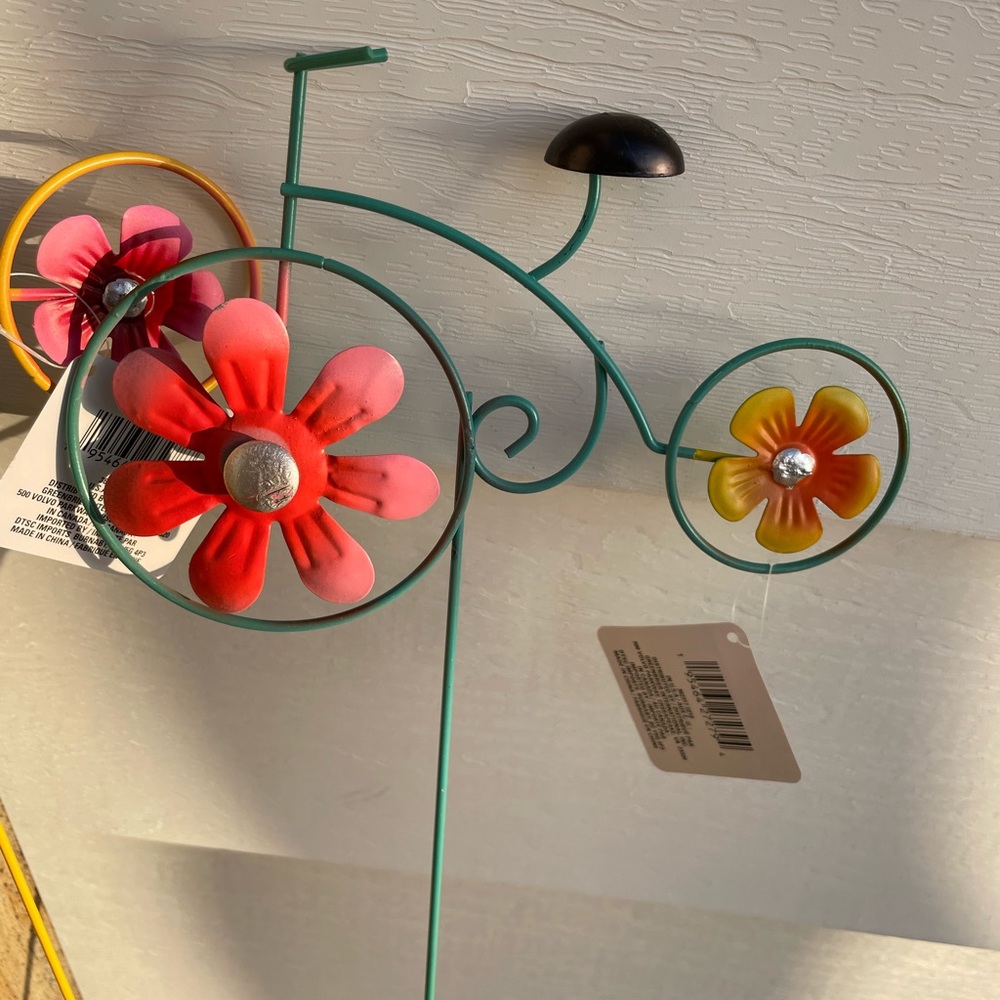 NWT Wind Mill Spinning Tire Yard Bike Garden Yard Decor 24”